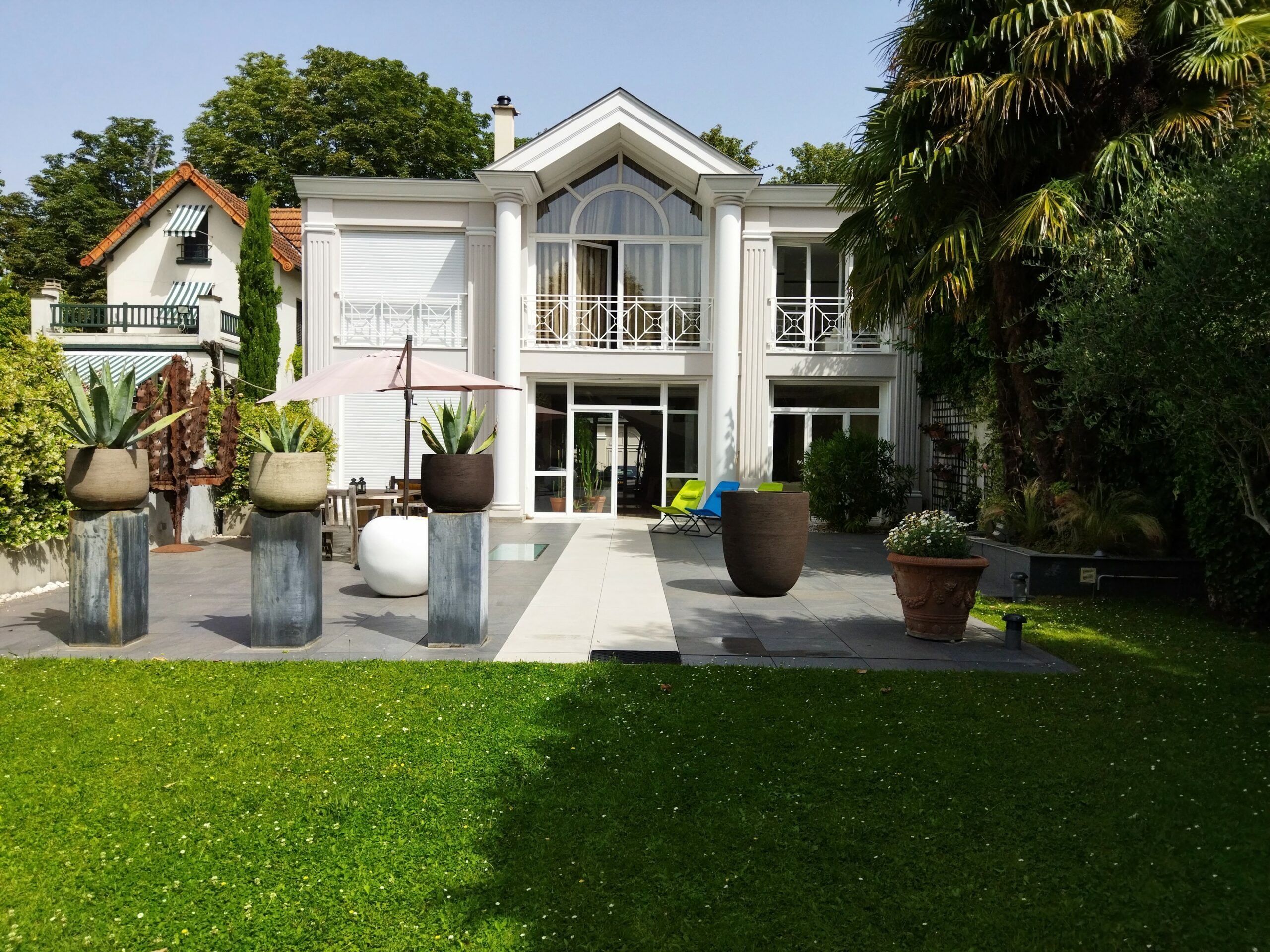France / Nogent / Very beautiful refined residence, located in the inner eastern suburbs of Paris.